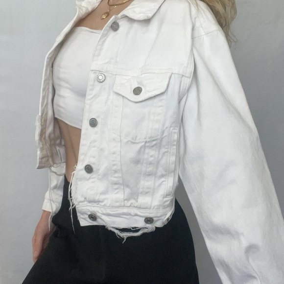 Stylish White Oversized Fit Denim Jacket - Picture 1 of 9